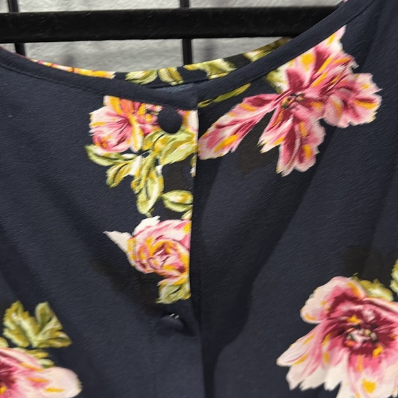 Ava & Viv Navy Floral Blouse - Picture 4 of 4